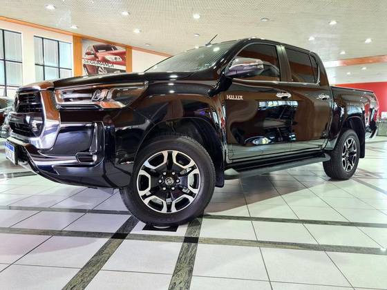 TOYOTA HILUX 2.8 D-4D TURBO DIESEL CD SRX 4X4 AUTOMÁTICO